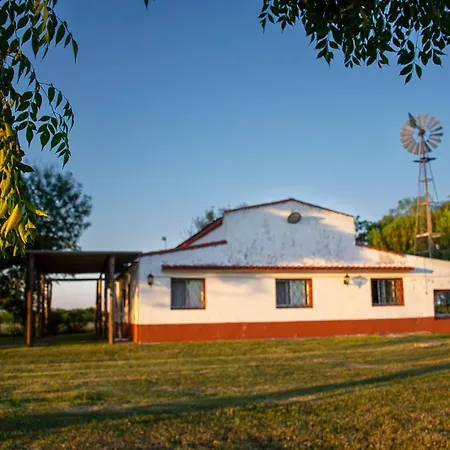 Estancia La Choza - Yellow Cardinal Lodge Curuzu Cuatia Exterior photo